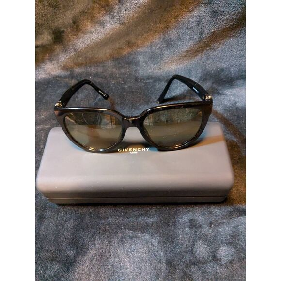 Gavenchy prescription sunglasses near sighted. - Picture 4 of 13